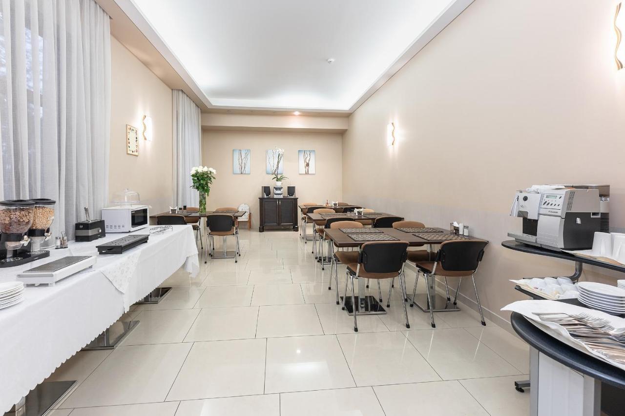 Room In Bb - Valensija - Suite For Two In Nice Hotel Jurmala Bagian luar foto