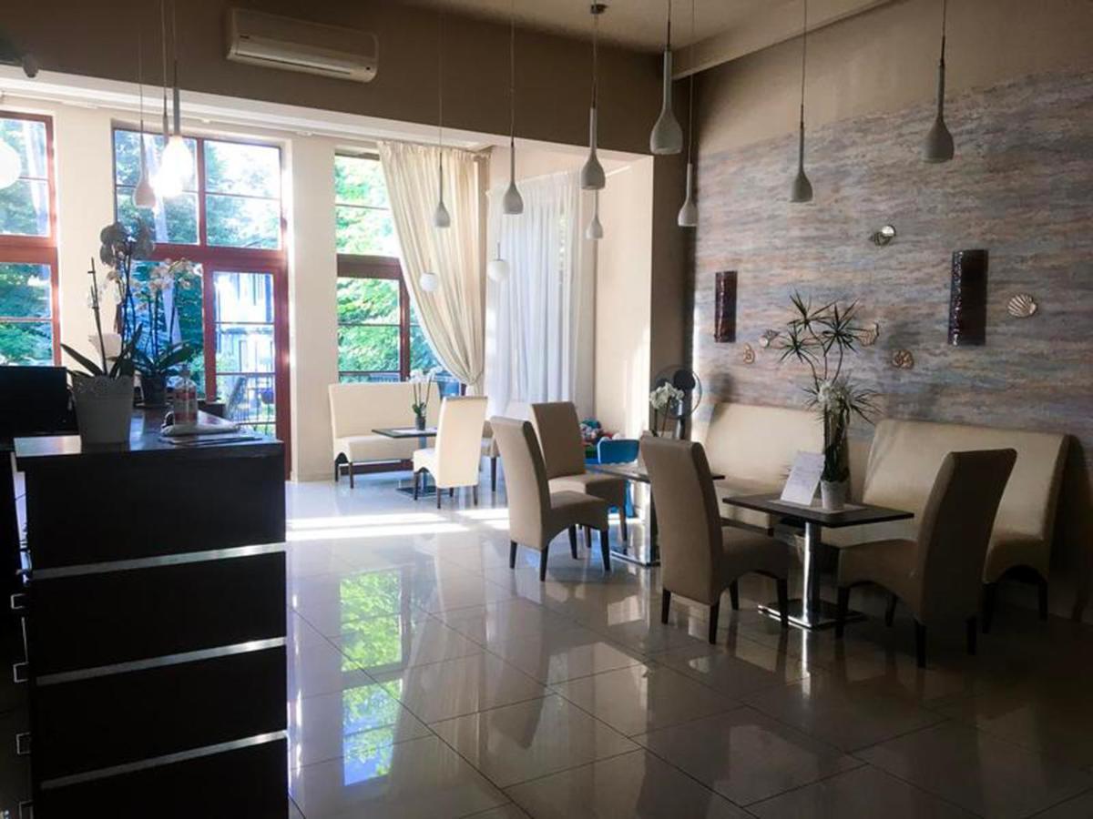 Room In Bb - Valensija - Suite For Two In Nice Hotel Jurmala Bagian luar foto