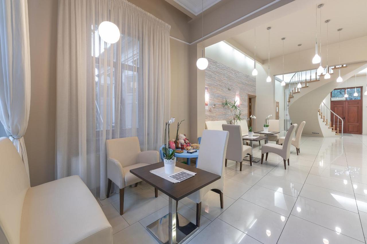 Room In Bb - Valensija - Suite For Two In Nice Hotel Jurmala Bagian luar foto